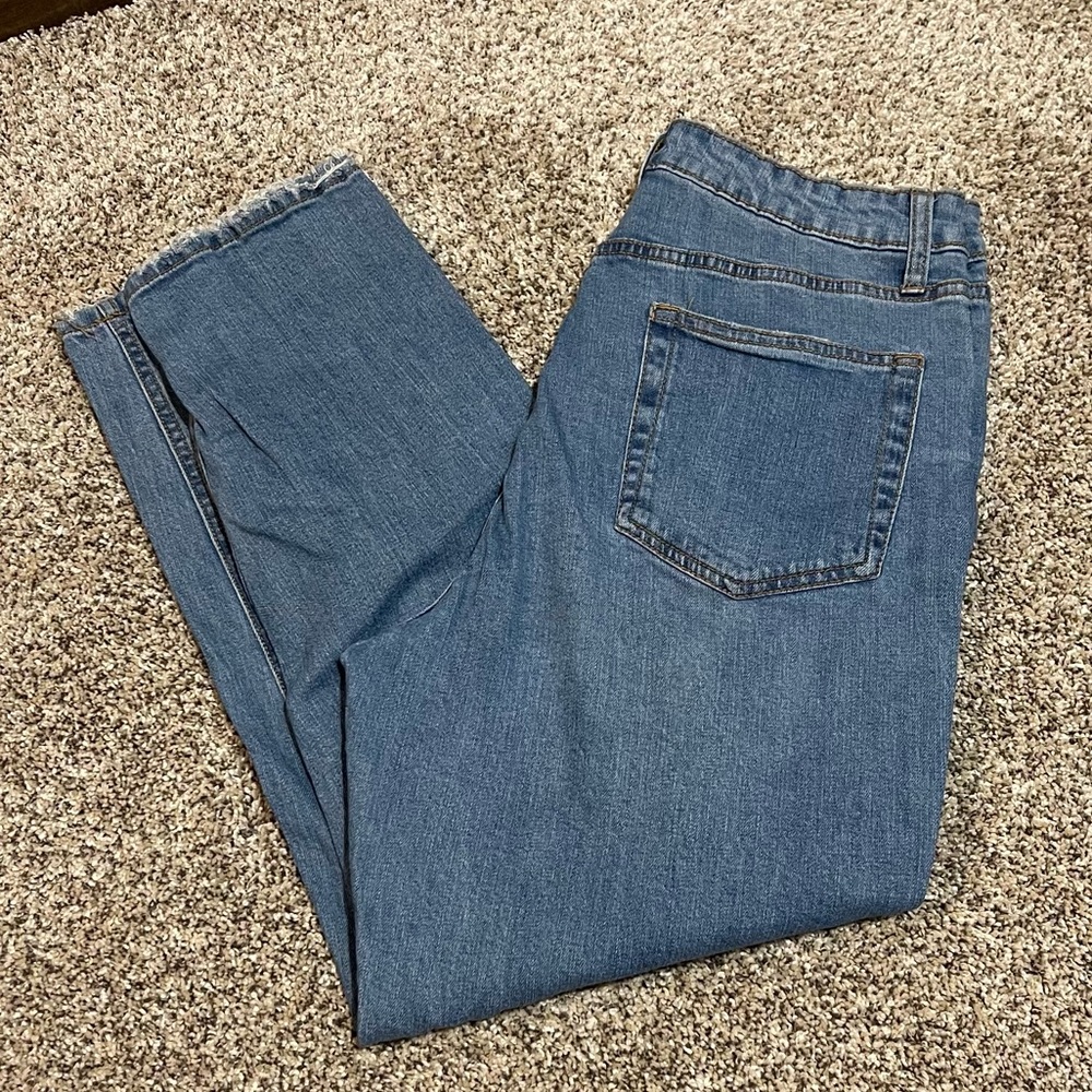 NEW! Wild Fable High Rise Distressed Cropped Mom Jean 10 - Picture 6 of 9